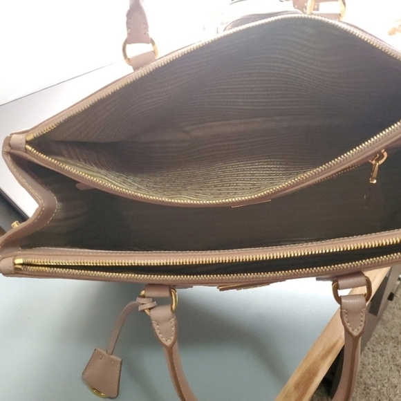 Auth PRADA Saffiano Lux Double Zip Tote | Galleria Bag | Cammeo Pink - Picture 16 of 16